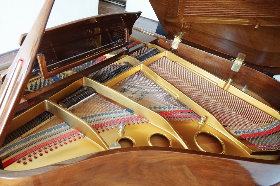 Piano Sherman Clay color Nogal Usado medida 1.70 (media cola)